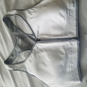 Seamless zip front sports bra